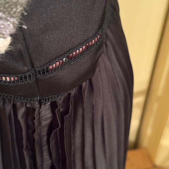 Spring +Mercer Elegant Black Pleated Maxi Dress - Picture 6 of 7